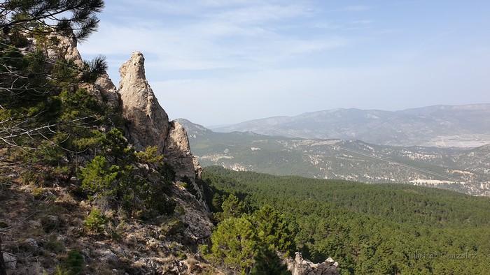 Rutas de senderismo por la Sierra de Moratalla con vistas al pueblo